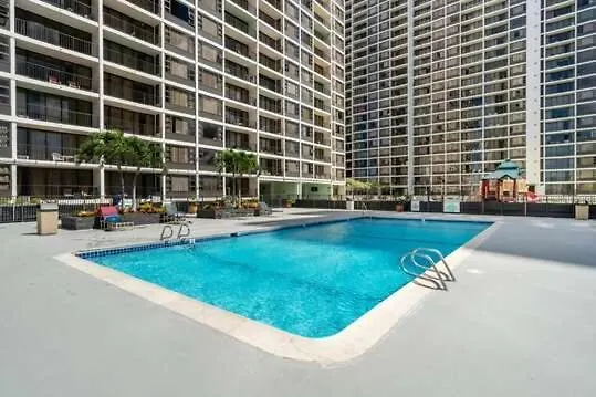 Daire Breezy Ocean View Waikiki Condo With Free Parking! Honolulu