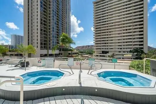 Breezy Ocean View Waikiki Condo With Free Parking! Honolulu Daire