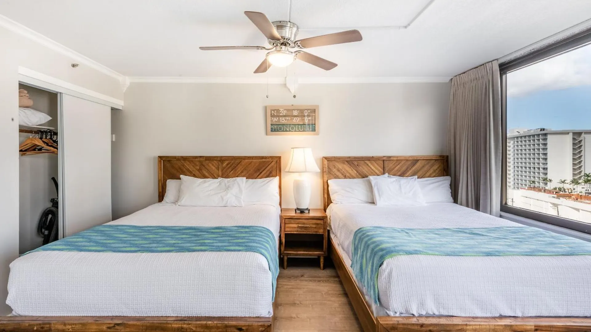 Breezy Ocean View Waikiki Condo With Free Parking! Honolulu